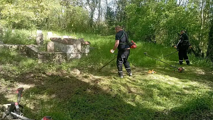 Mezarlıklarda bayram temizliği