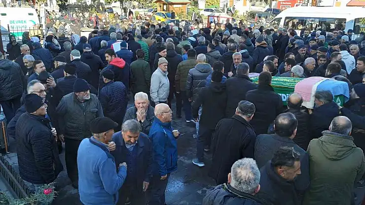 Minibüsün çarpması sonucu hayatını kaybeden yaşlı kadın toprağa verildi