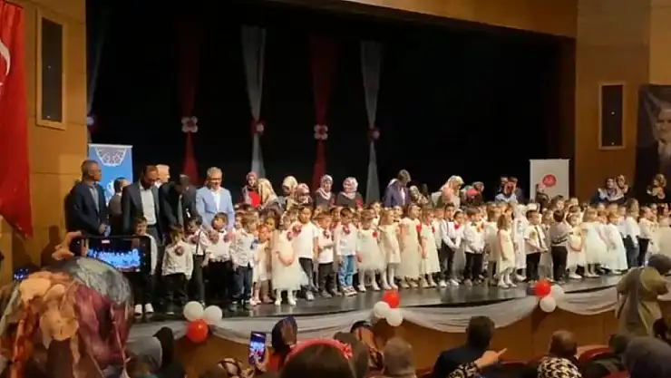 Minik kursiyerler büyük alkış topladı