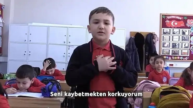 Minik öğrencilerden anlamlı mesaj