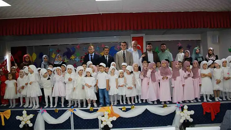 Miniklerin gösterisi büyük alkış aldı