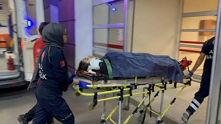 Motosiklet ile hafif ticari araç çarpıştı: 1 yaralı