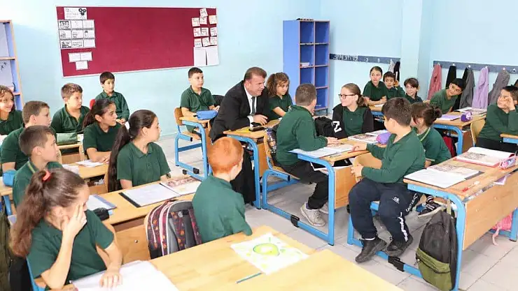 Müdür Aşcı, Ulus'ta öğrencilerin arasına karıştı
