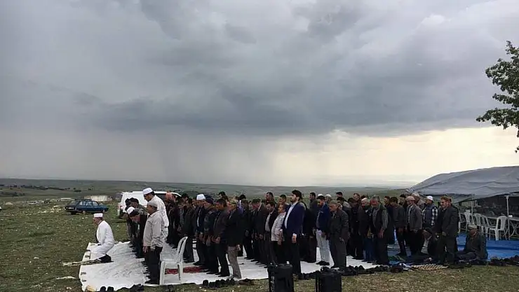 Yağmur yağınca Şükür Duasına çıktılar