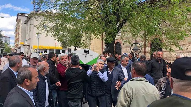 Oğlunun şehadet gününde vefat etti