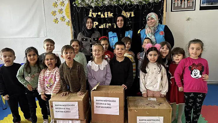 Öğrencilerinden Ramazan kolisi yardımı