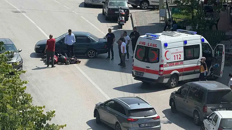 Otomobil ile çarpışan motosiklet sürücüsü yaralandı