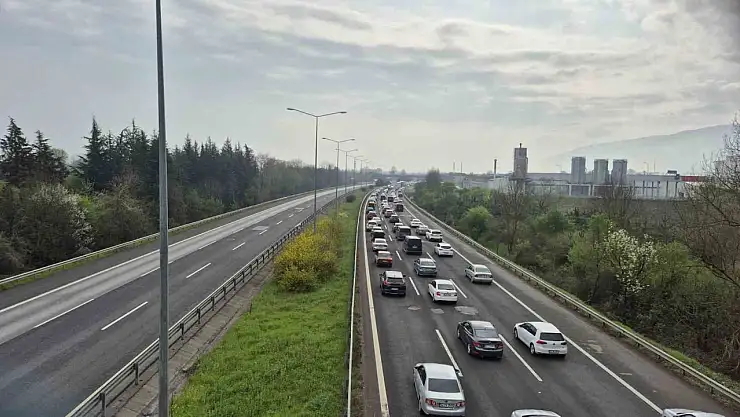 Otoyolda uzun kuyruklar oluştu