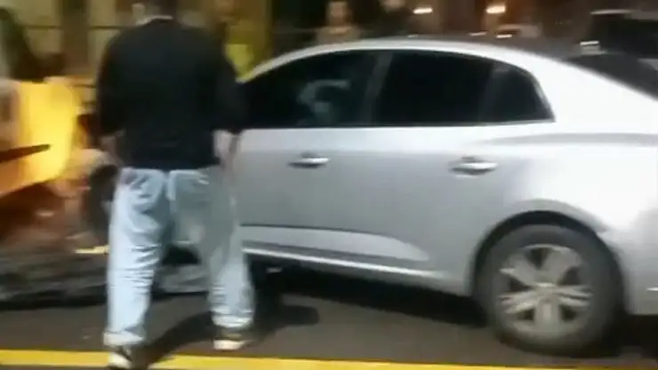 Park halindeki araçlara çarptı: Babası sinirlendi,