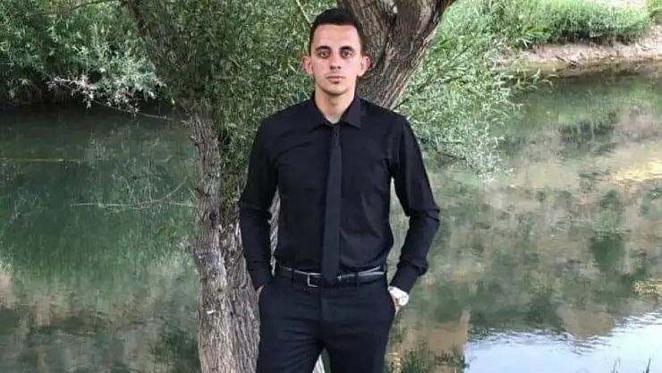 Patlamada ölen işçi arkadaşlarının omzunda toprağa verildi