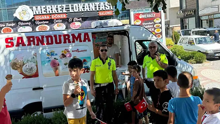 Polisten öğrencilere trafik eğitimi