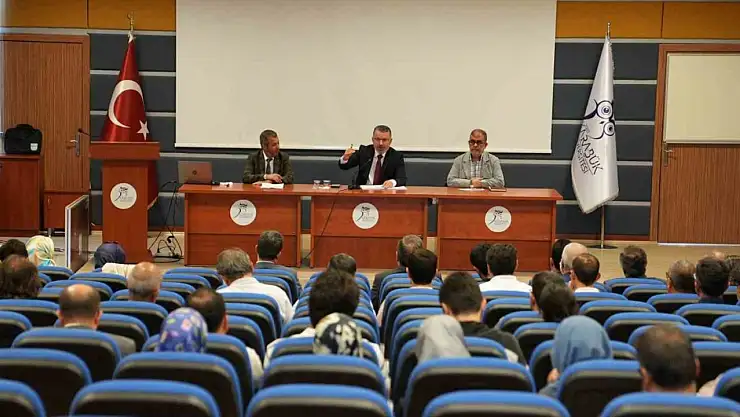 'Akademisyenlik bilgi aktarmanın ötesinde bir sorumluluktur'
