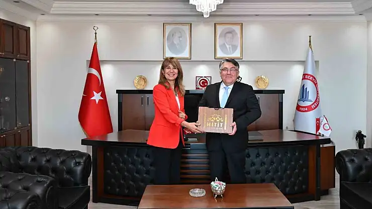 Rektör Özölçer Hitit Üniversitesi Rektör Yardımcısı Prof. Dr. Baykam'ı makamında kabul etti
