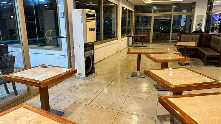 Restaurantta taraftarlar futbolculara saldırdı