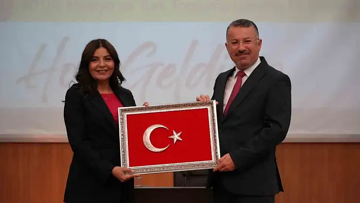 'Medya toplumun kimliğini şekillendiriyor'