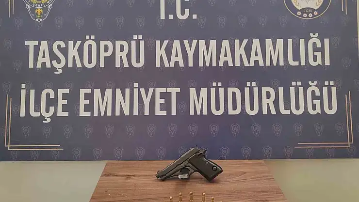 Ruhsatsız tabancayla yakalandı