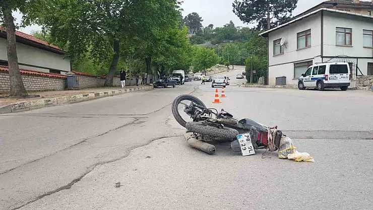 Safranbolu'da otomobille motosiklet çarpıştı 3 yaralı