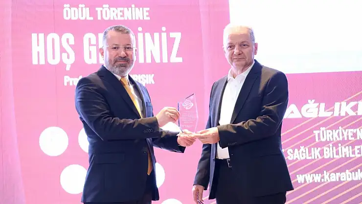 Sağlık Bilimleri Festivaline destek veren Medikar Hastanesi'ne plaket