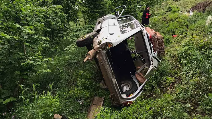 Sakarya'da otomobil şarampole devrildi: 3'ü çocuk 7 yaralı
