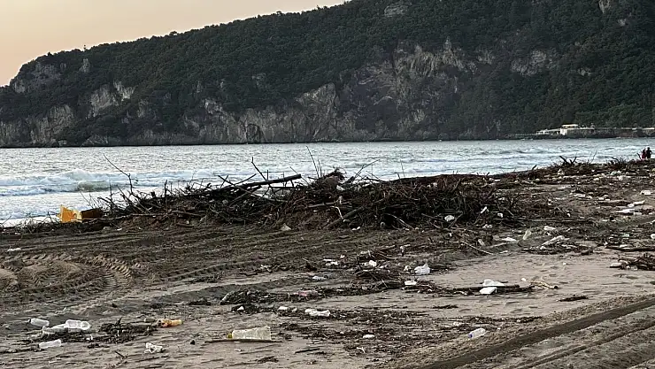 Sel sonrası İnkumu Beldesi temizleniyor