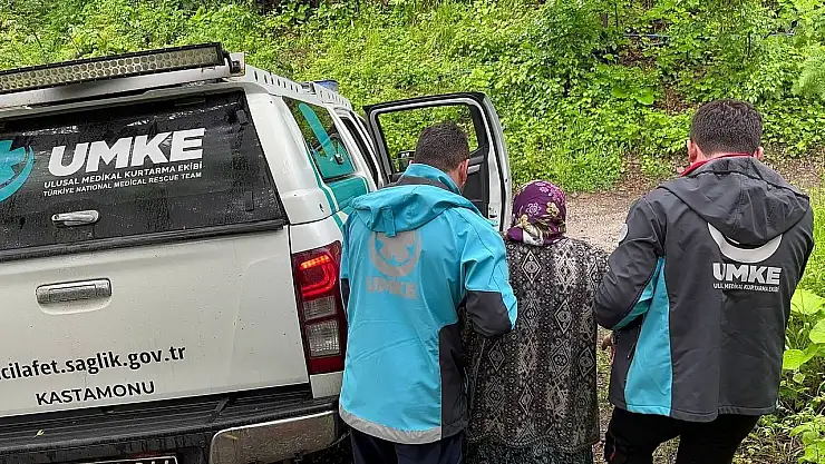 Evlerinde mahsur kalan hastaların yardımına UMKE ekipleri koştu