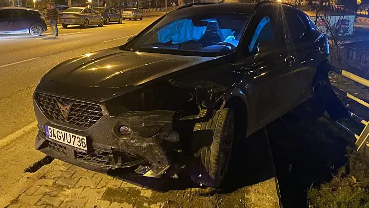 Şerit değiştirirken başka otomobile çarptı
