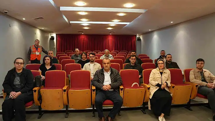 Sınavı geçen belgesini aldı