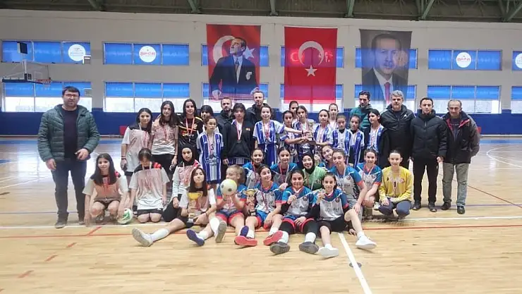 Şıralık Vatan Ortaokulu şampiyon