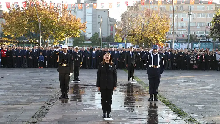 Sirenler çaldı, bayraklar yarıya indi
