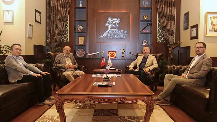 Siyaset bilimi uzmanı akademisyenlerden Rektör Kırışık'a ziyaret