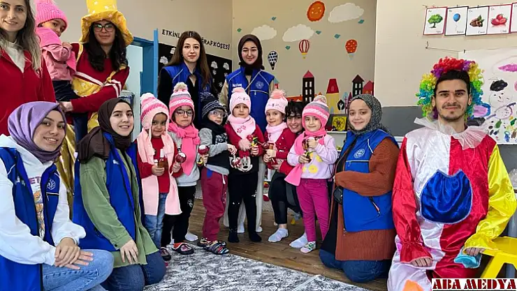 'Soğuk Kışa Sıcak Yüzler'