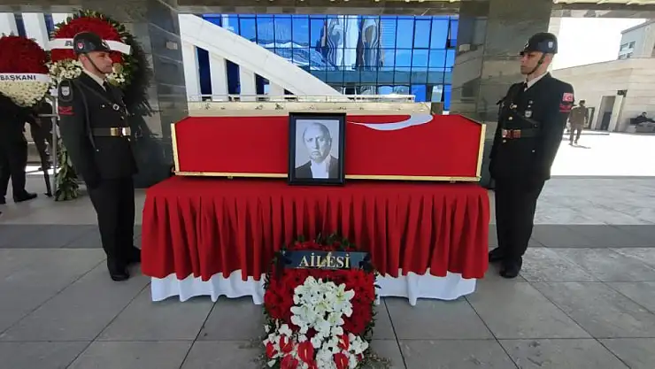 Son yolculuğuna uğurlandı