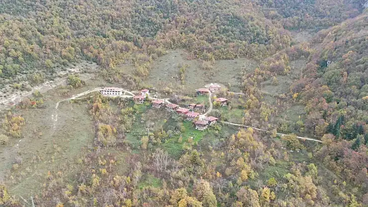 Sonbahara bürünen ormanlar ve 'çam kokulu' evler mest ediyor