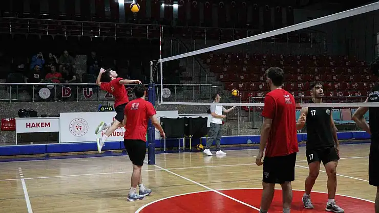 Spor akademisi erkek voleybol takımı hazırlıklarını sürdürüyor
