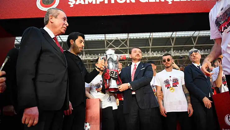 Süper Lig'e yükselen Gençlerbirliği, kupasını aldı