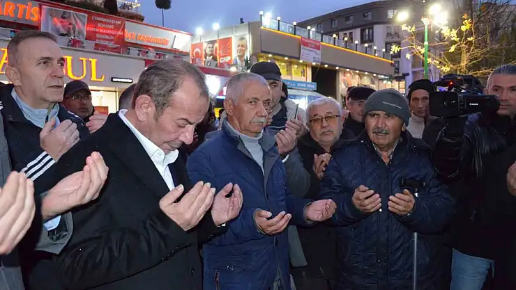 Tanju Özcan umre yolculuğuna dualarla uğurlandı