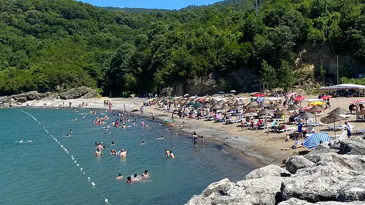 Tarlaağzı Plajında bayram yoğunluğu