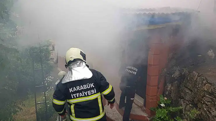 Tek katlı ev alevlere teslim oldu