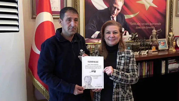 Temizlik personelinin 'Atatürk' hassasiyeti