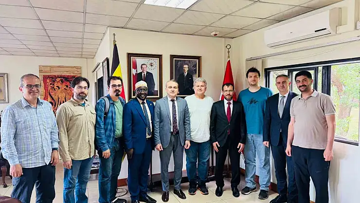 Türk hekimler Uganda'da binlerce hastaya umut oldu