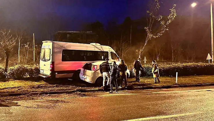 Üç kişinin yaralandığı kaza güvenlik kamerasında