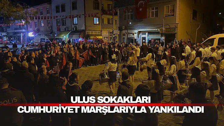 Ulus Halkı Cumhuriyet İçin Yürüdü