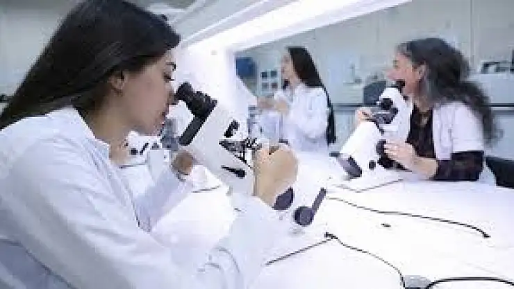 ÜNİDES'ten BARÜ'nün 12 öğrenci projesine destek