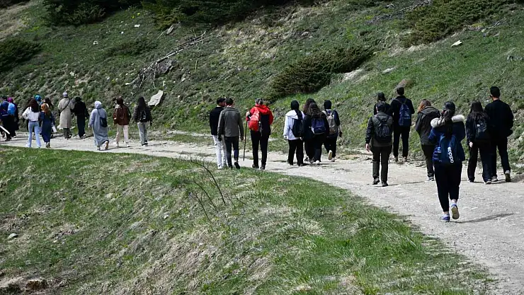Üniversite öğrencileri dersi Ilgaz Dağı'nda işledi