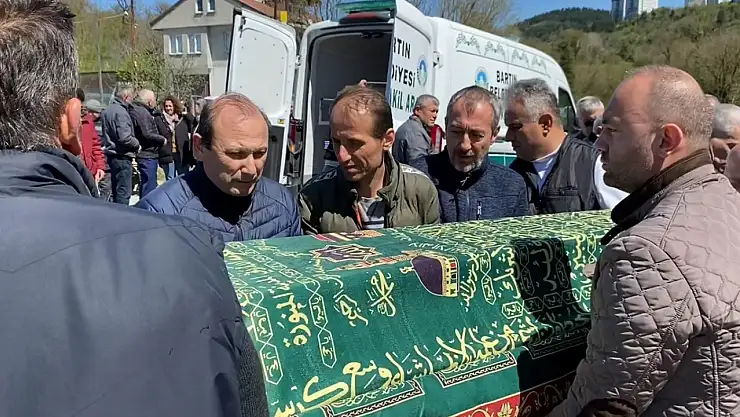 Ünlü oyuncunun anne babası son yolculuğuna uğurlandı