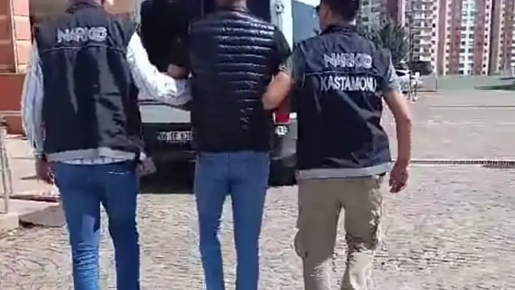 Uyuşturucudan araması bulunan hükümlü, yakalanarak cezaevine teslim edildi