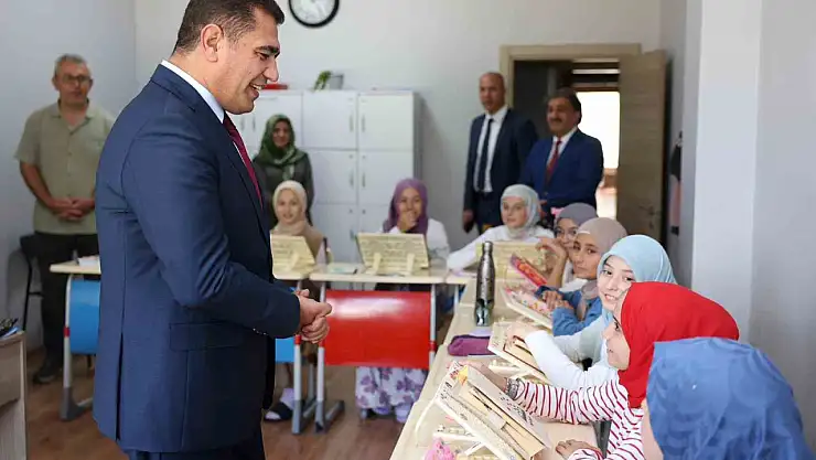 Vali Aslan kız Kur'an kursu öğrencileriyle bir araya geldi