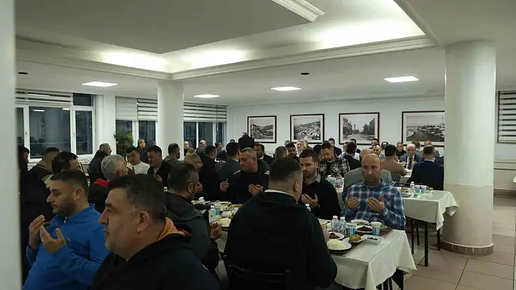 Vali Hacıbektaşoğlu, Özel İdare personeli ile iftarda buluştu