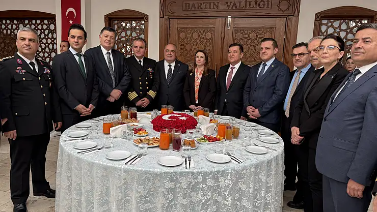 Valilikte bayramlaşma programı düzenlendi