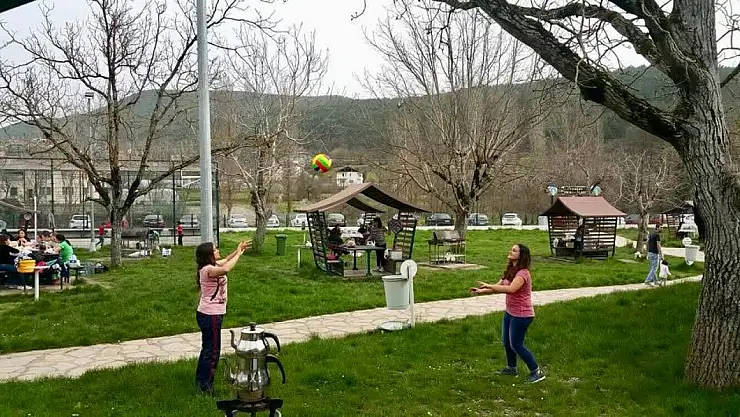Vatandaşlar piknik alanlarına koştu